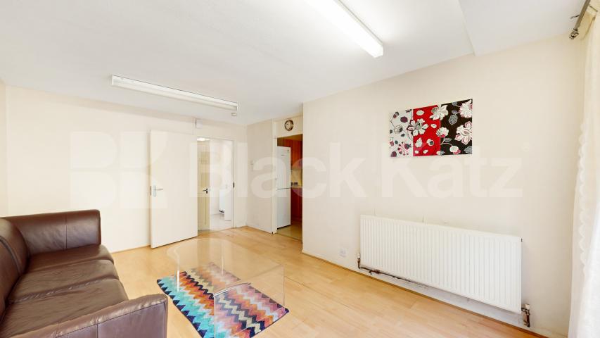 Stylish 2 Bed Split-Level Garden Flat in Prime W10 Location Dowland Street, Queens Park